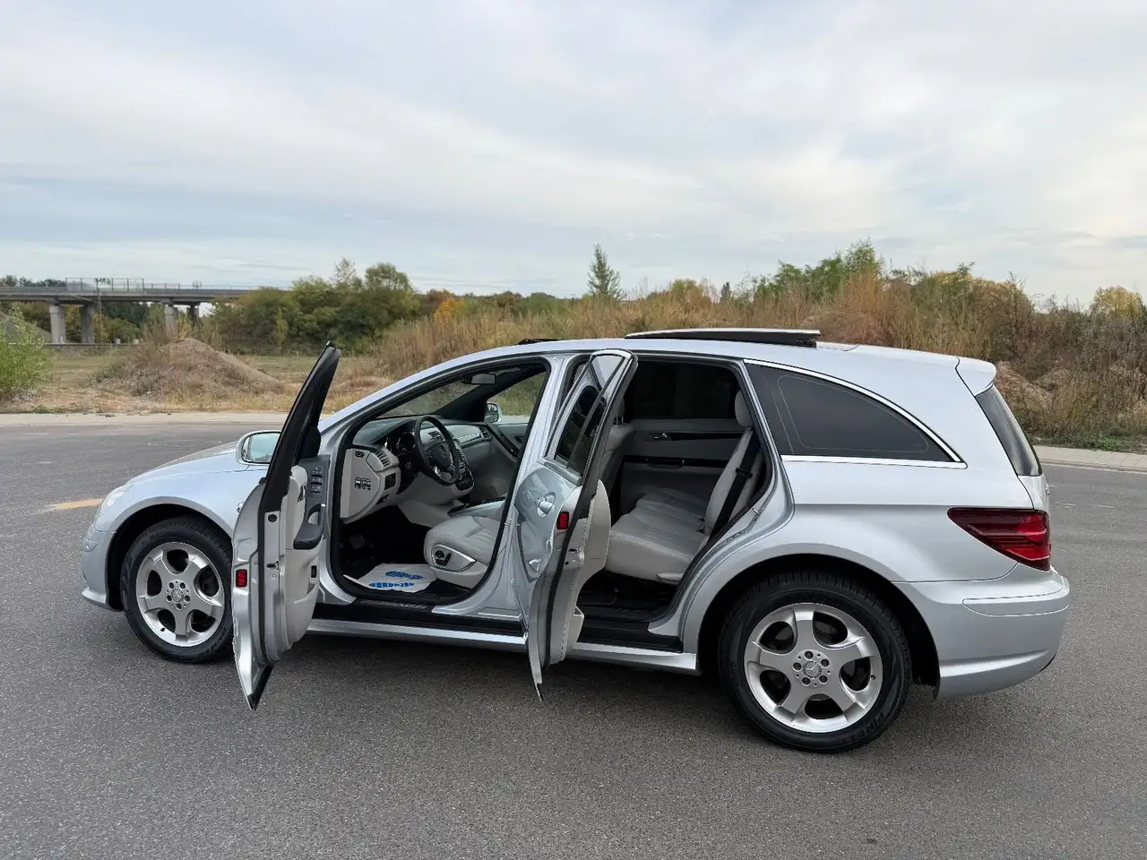 Mercedes-Benz R 320