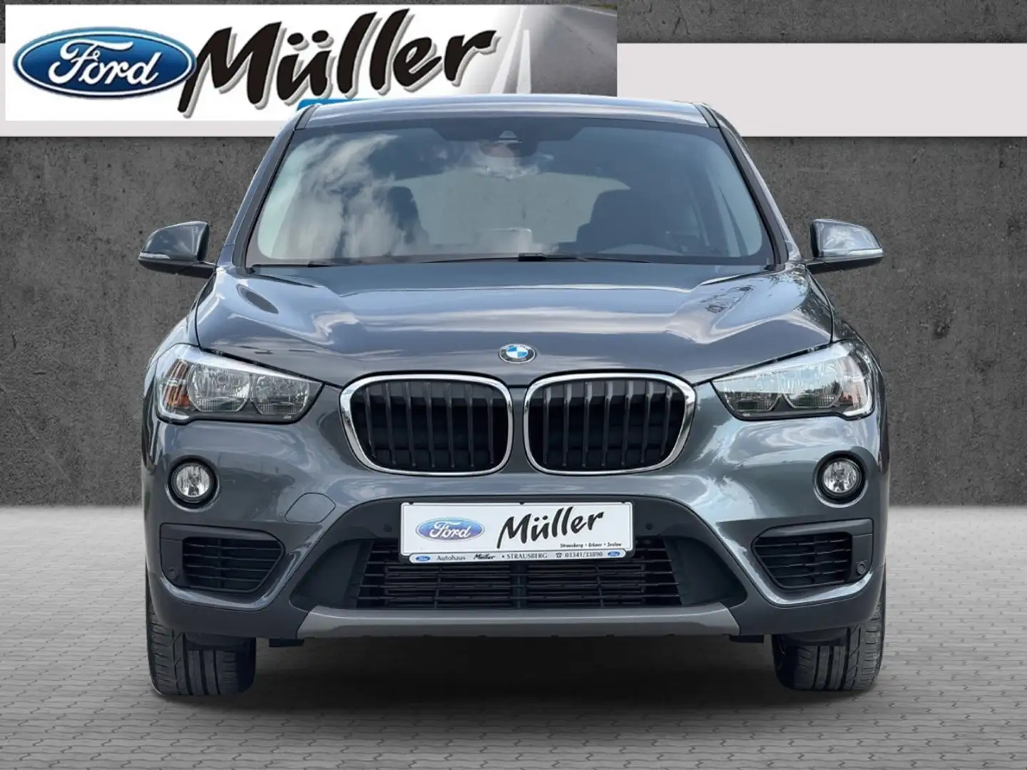 BMW X1 xDrive 20i Advantage Automatik Gris - 2