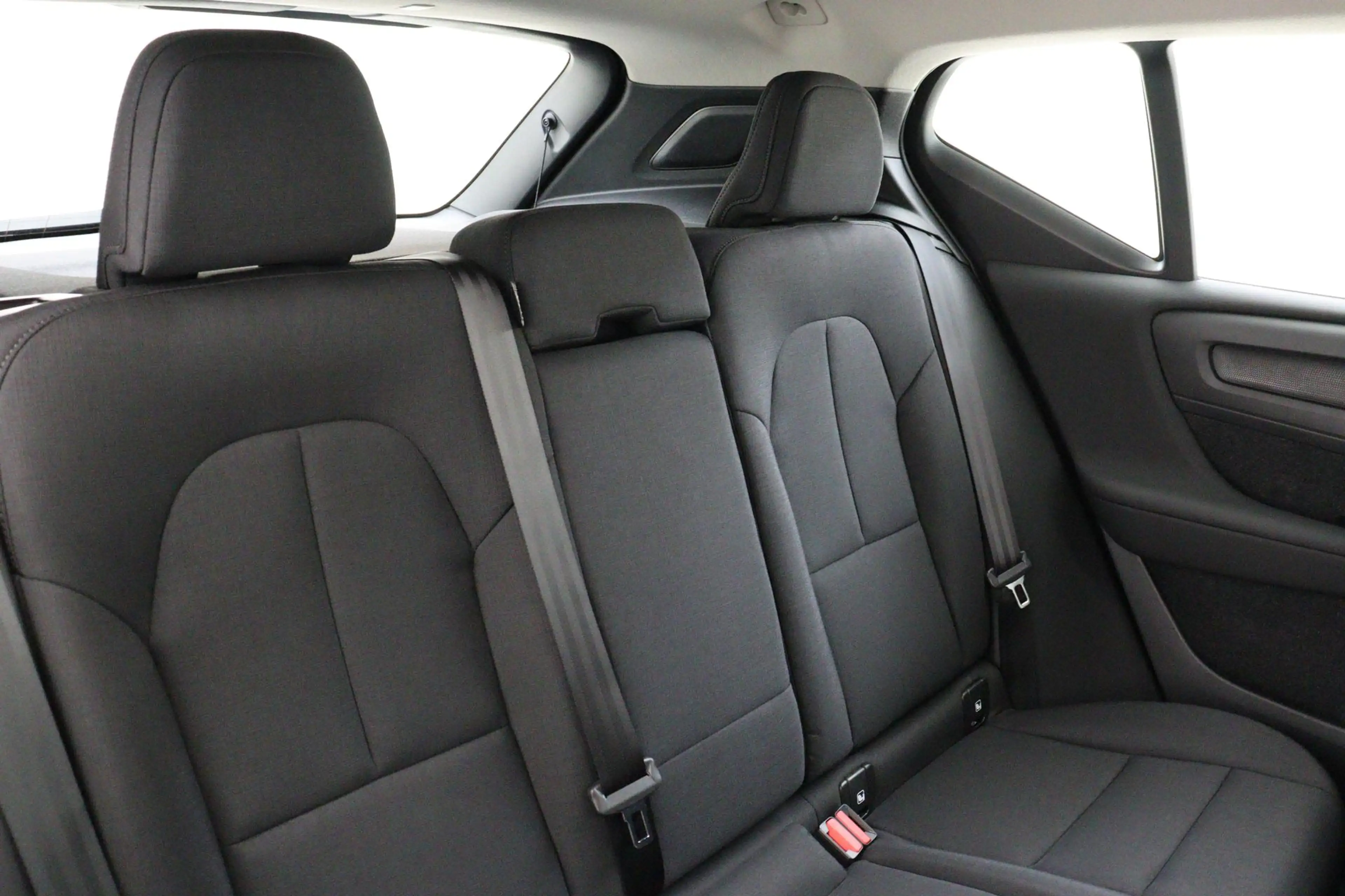 Volvo EX40 SINGLE MOTOR ESSENTIAL 70 kWh -CAMERA|CRUISE|METAL — photo 14