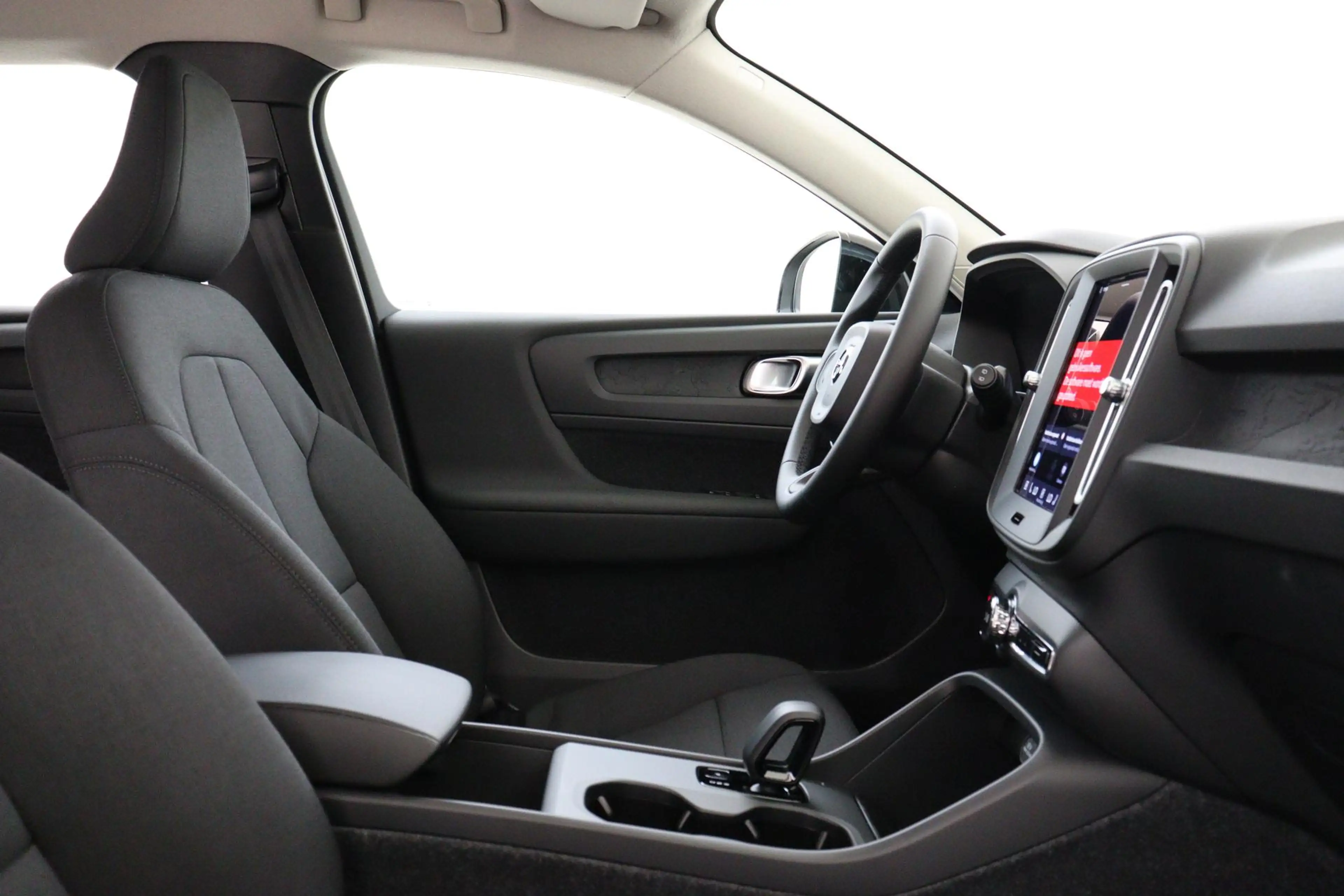 Volvo EX40 SINGLE MOTOR ESSENTIAL 70 kWh -CAMERA|CRUISE|METAL — photo 10