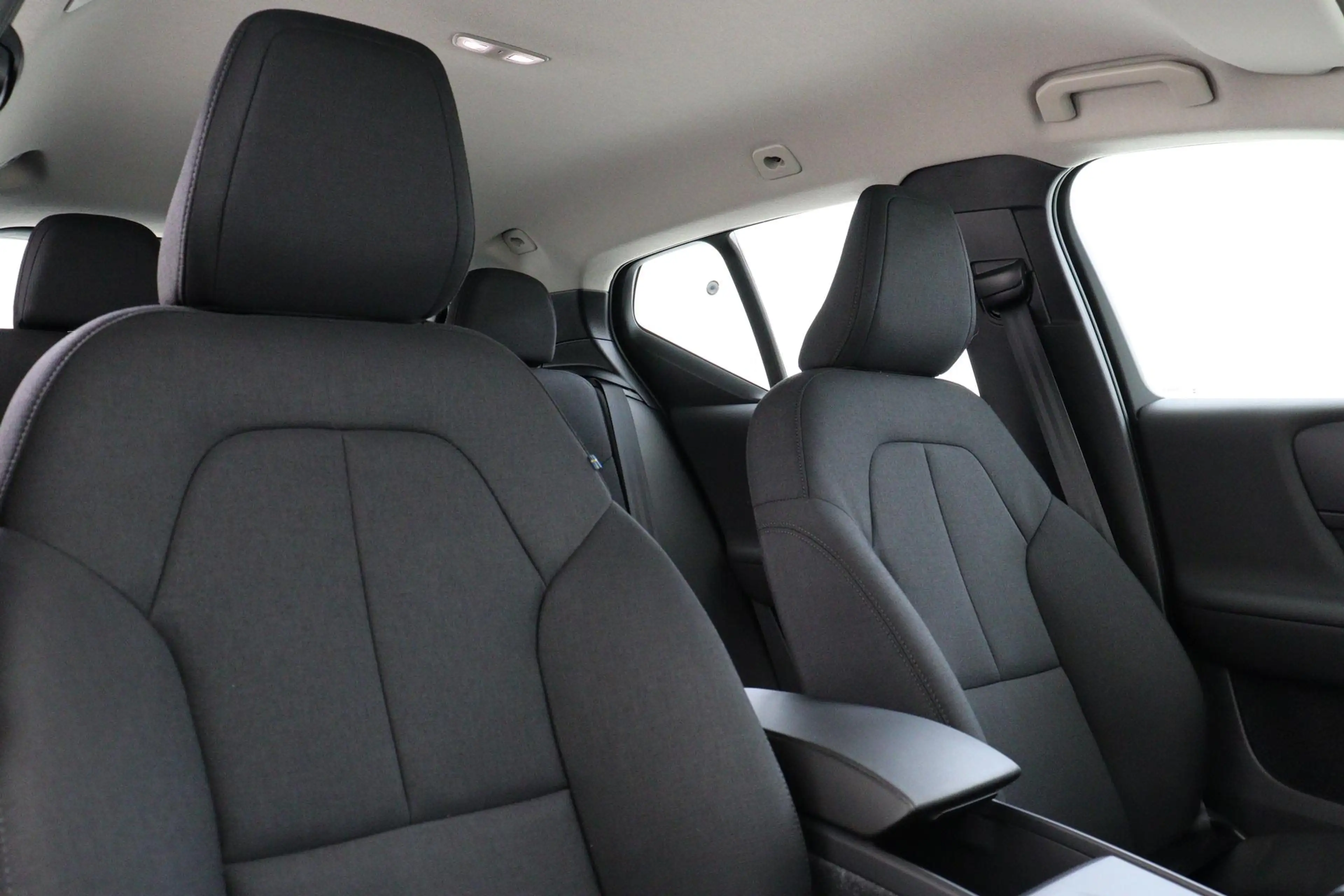 Volvo EX40 SINGLE MOTOR ESSENTIAL 70 kWh -CAMERA|CRUISE|METAL — photo 12