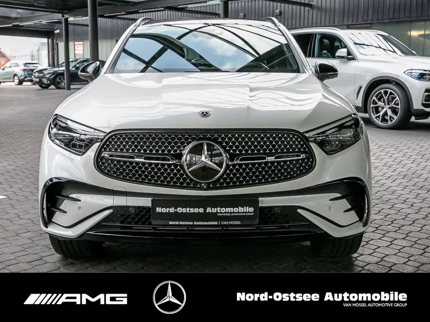 Mercedes-Benz GLC 300 e 4M AMG NIGHT AHK NAVI 360° MEMORY PANO Blanc - 2