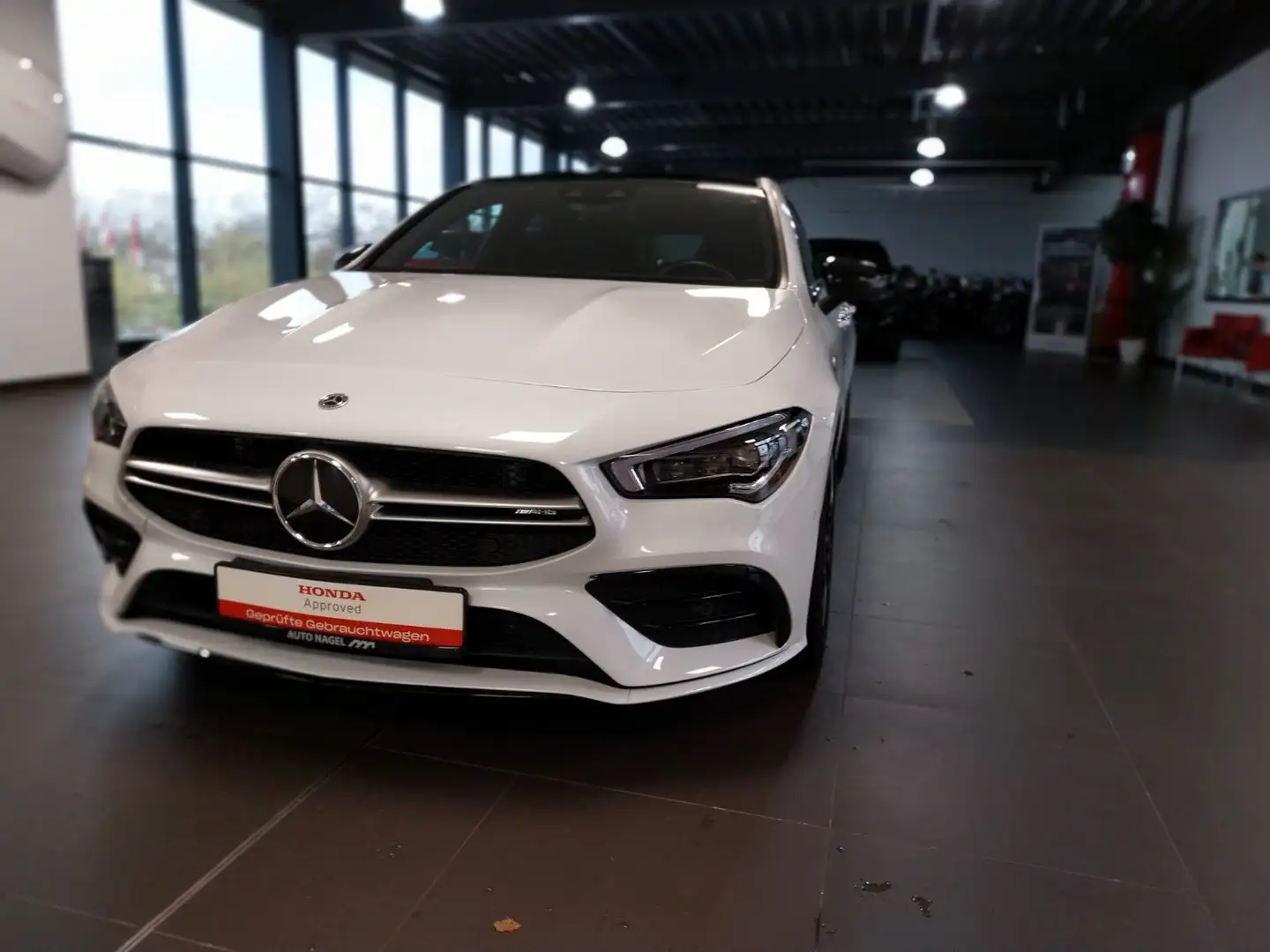 Mercedes-Benz CLA 35 AMG Shooting Brake 4-Matic AHK/Pano Blanc - 2