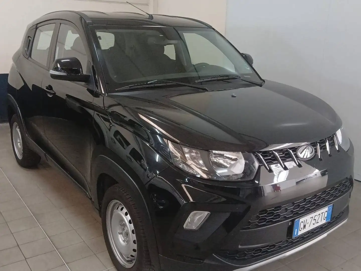 Mahindra KUV100 KUV100 1.2 K6  m-bifuel - 2