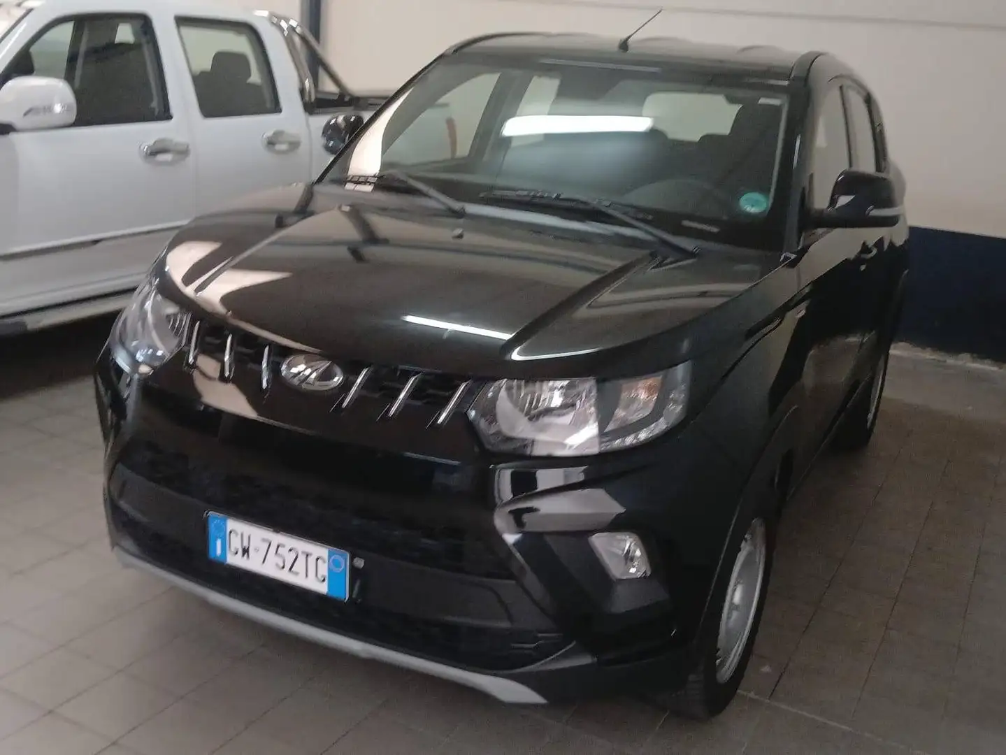 Mahindra KUV100 KUV100 1.2 K6  m-bifuel - 1