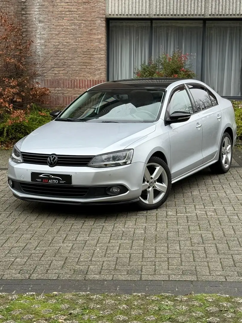 Volkswagen Jetta Volkswagen Jetta BlueMotion 1.2 TSI Essence Euro 5 Argent - 1