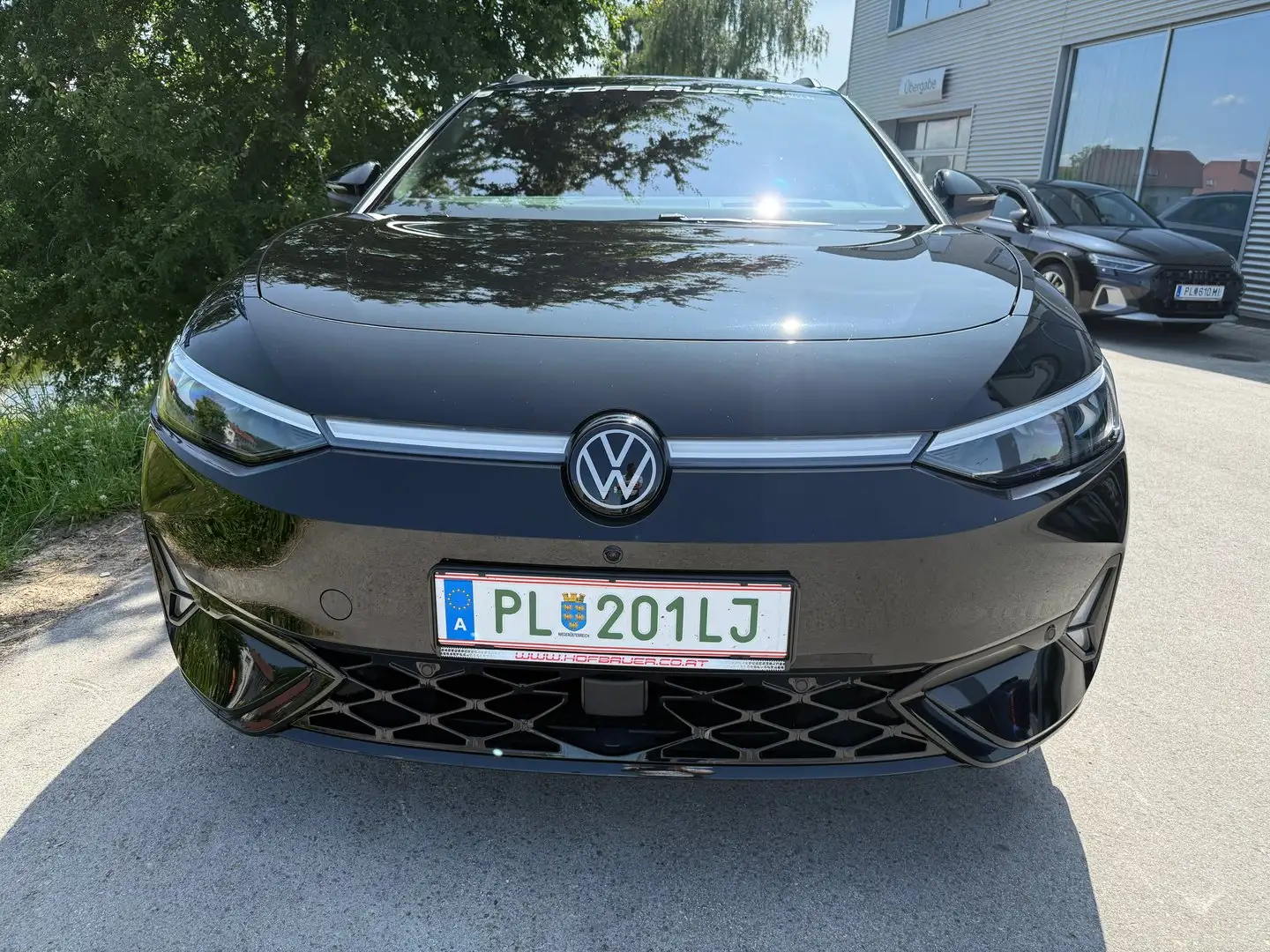 Volkswagen ID.7 Tourer GTX 4MOTION 250 kW Business Schwarz - 2