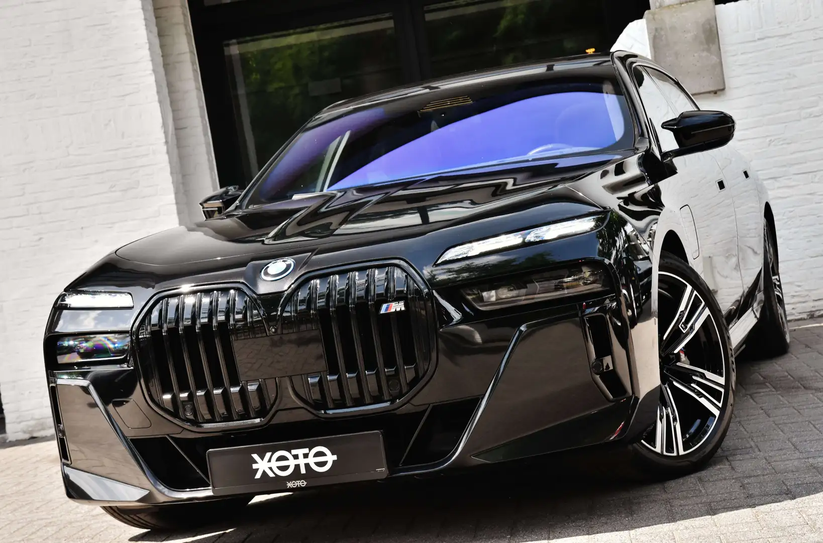 BMW 760 Me XDRIVE ** NP: € 176.724,04 / THEATRE SCREEN* Noir - 1