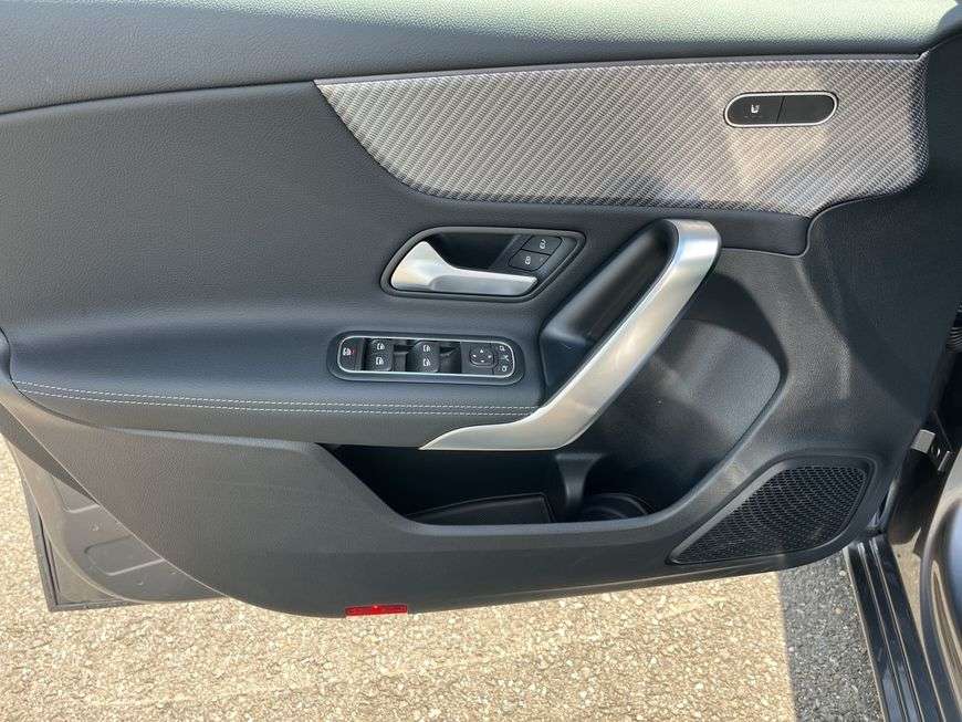 Mercedes-Benz A 220