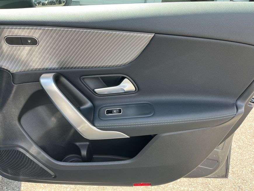 Mercedes-Benz A 220