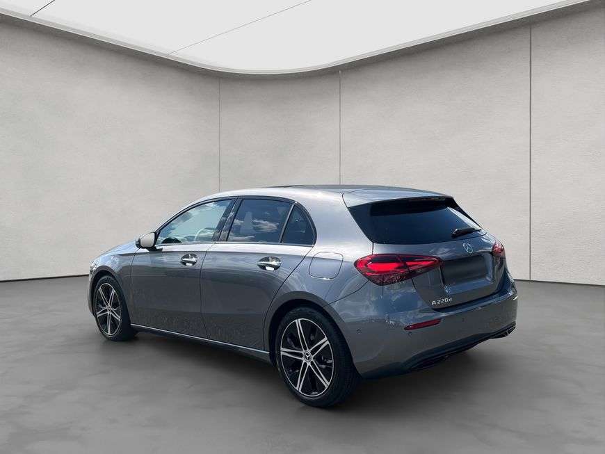 Mercedes-Benz A 220