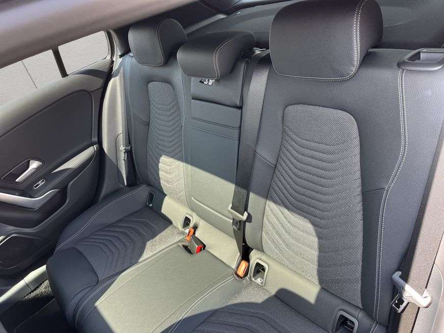 Mercedes-Benz A 220
