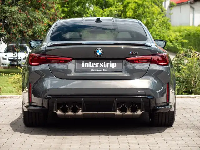 BMW M4 view 5