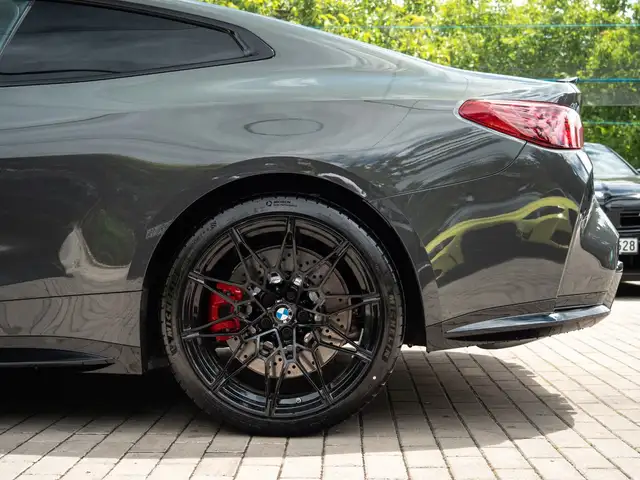 BMW M4 view 12