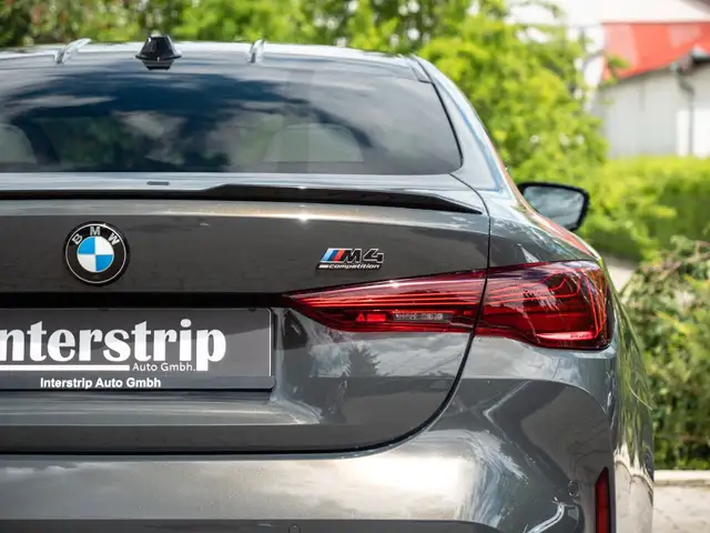 BMW M4 view 10