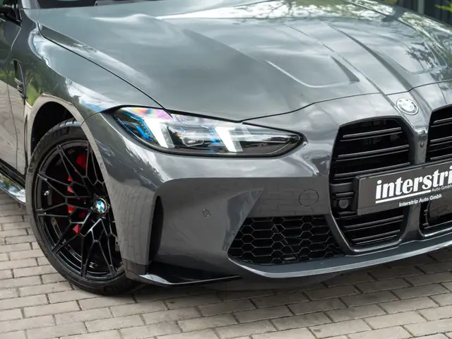 BMW M4 view 7