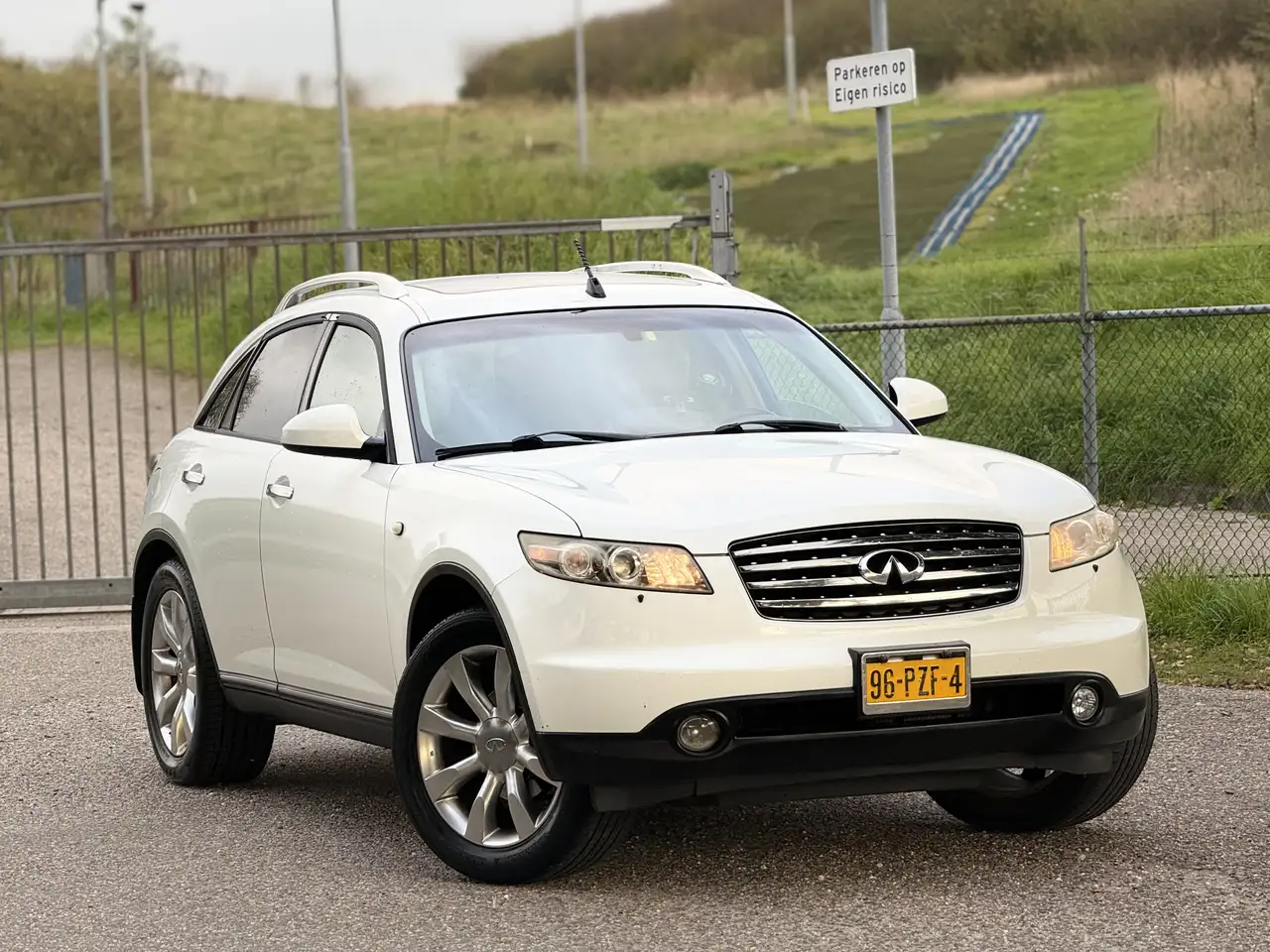 Infiniti FX