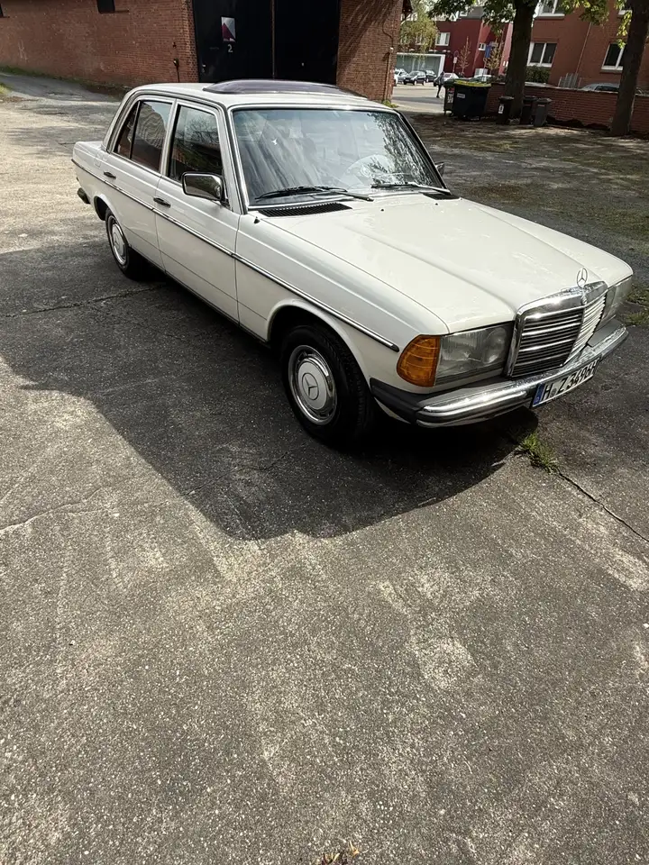 Mercedes-Benz Baureihe 123 230 E, foto 3