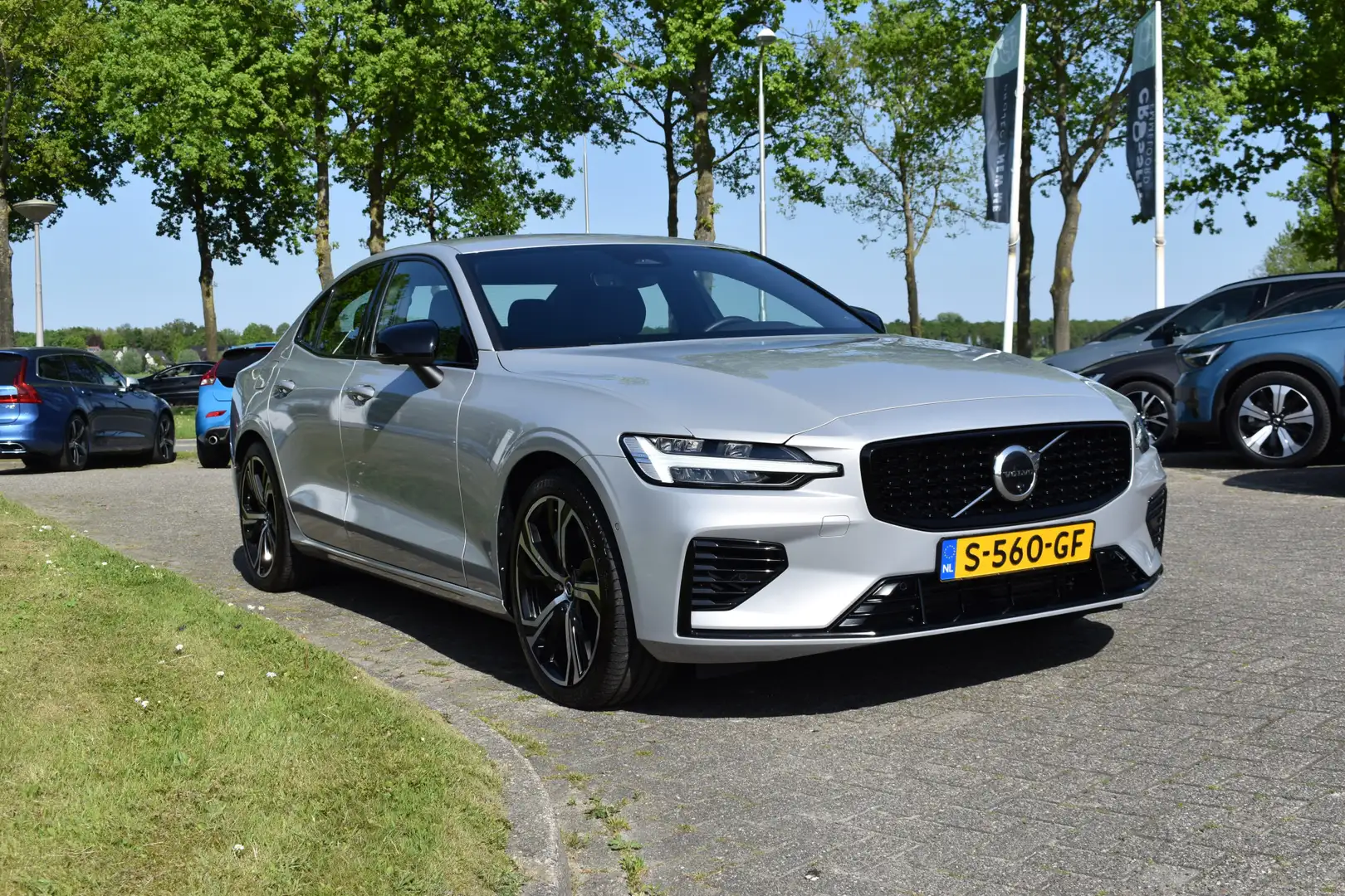 Volvo S60 Recharge T6 AWD Plus Dark H&K | ACC | 360 camera | Gris - 2