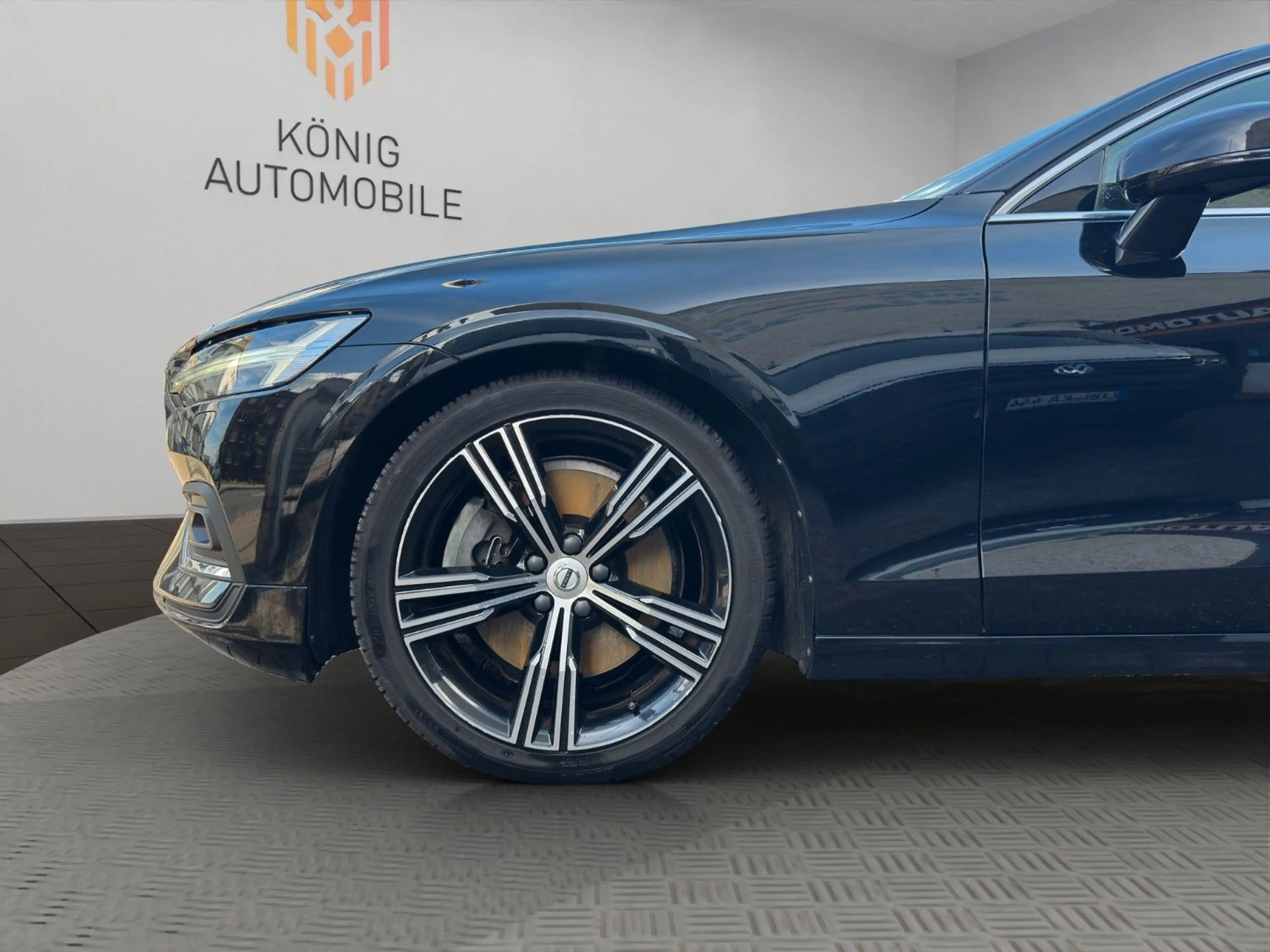 Volvo S60 Inscription/NAV/SHZ/SCHECKHEFT/LED/LM — photo 3