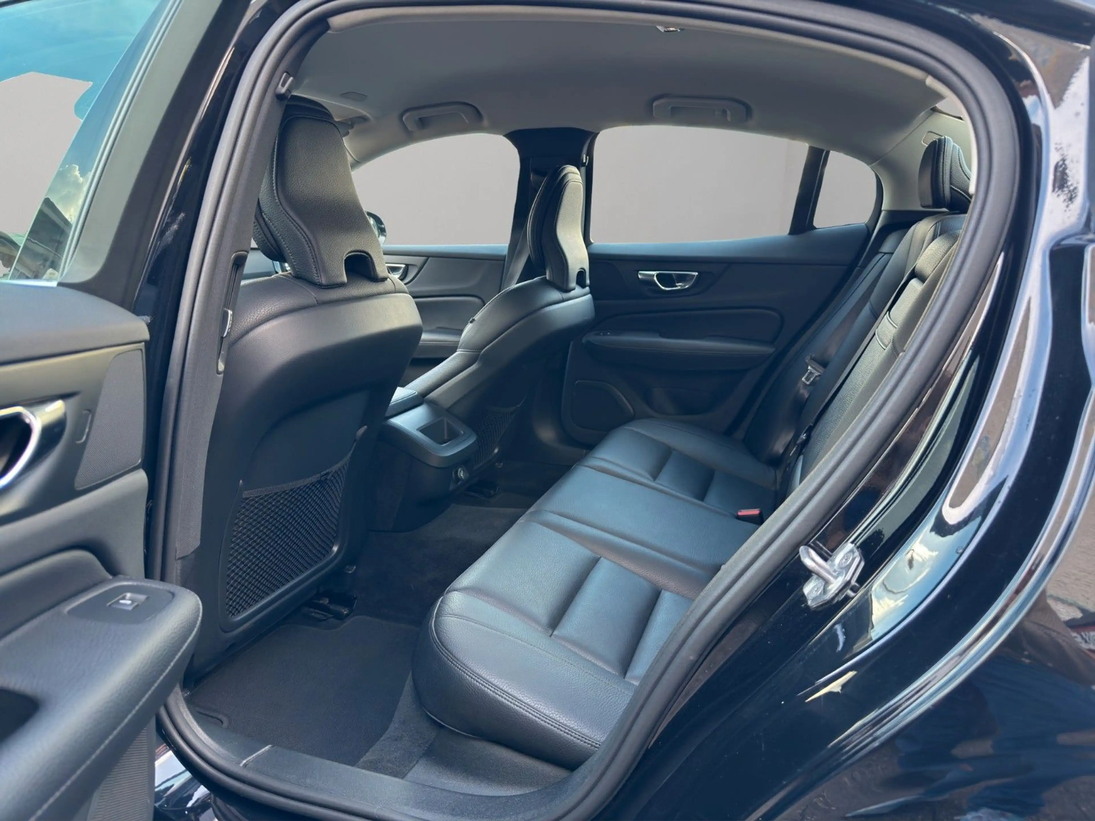 Volvo S60 Inscription/NAV/SHZ/SCHECKHEFT/LED/LM — photo 18