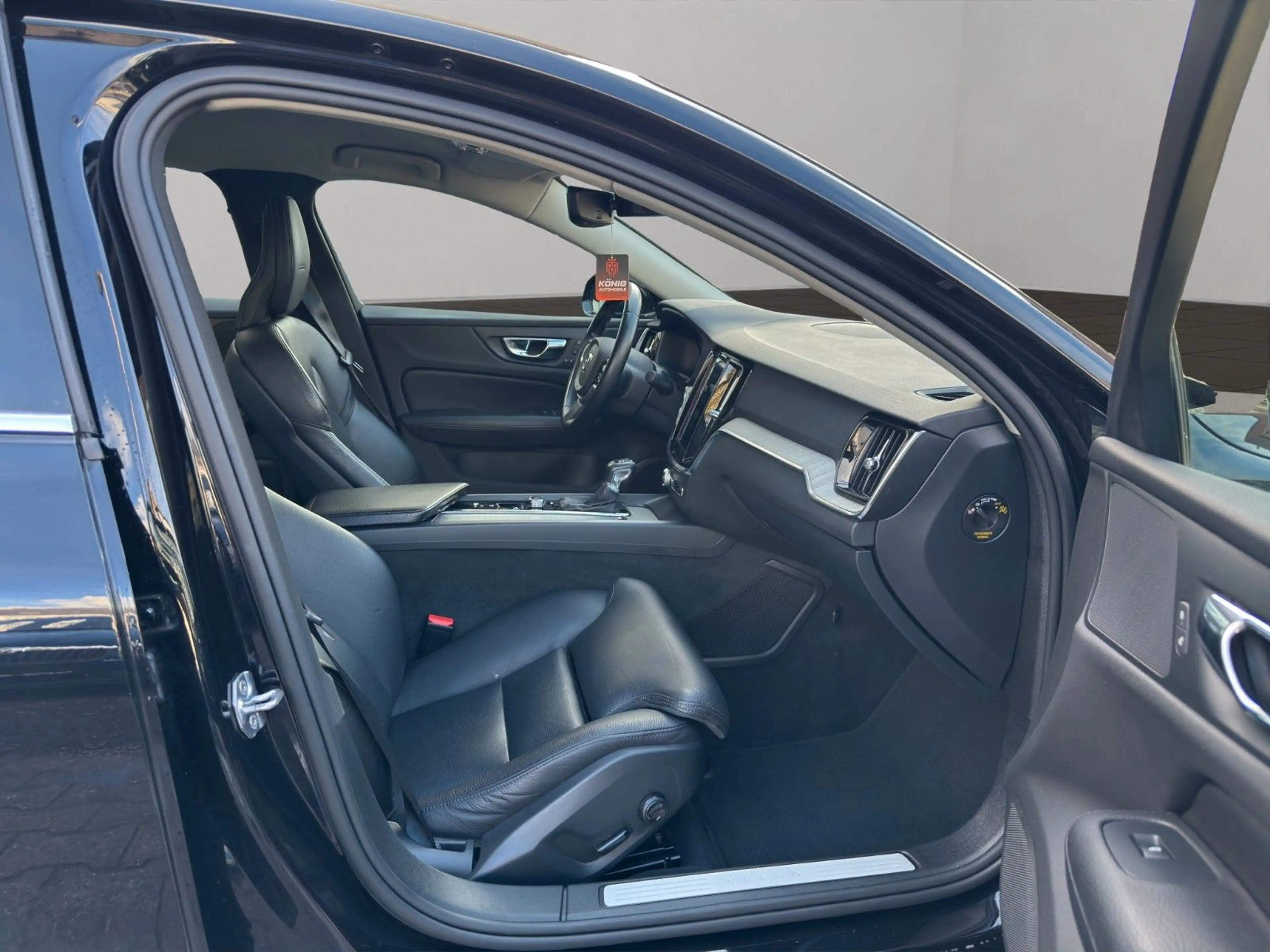 Volvo S60 Inscription/NAV/SHZ/SCHECKHEFT/LED/LM — photo 17