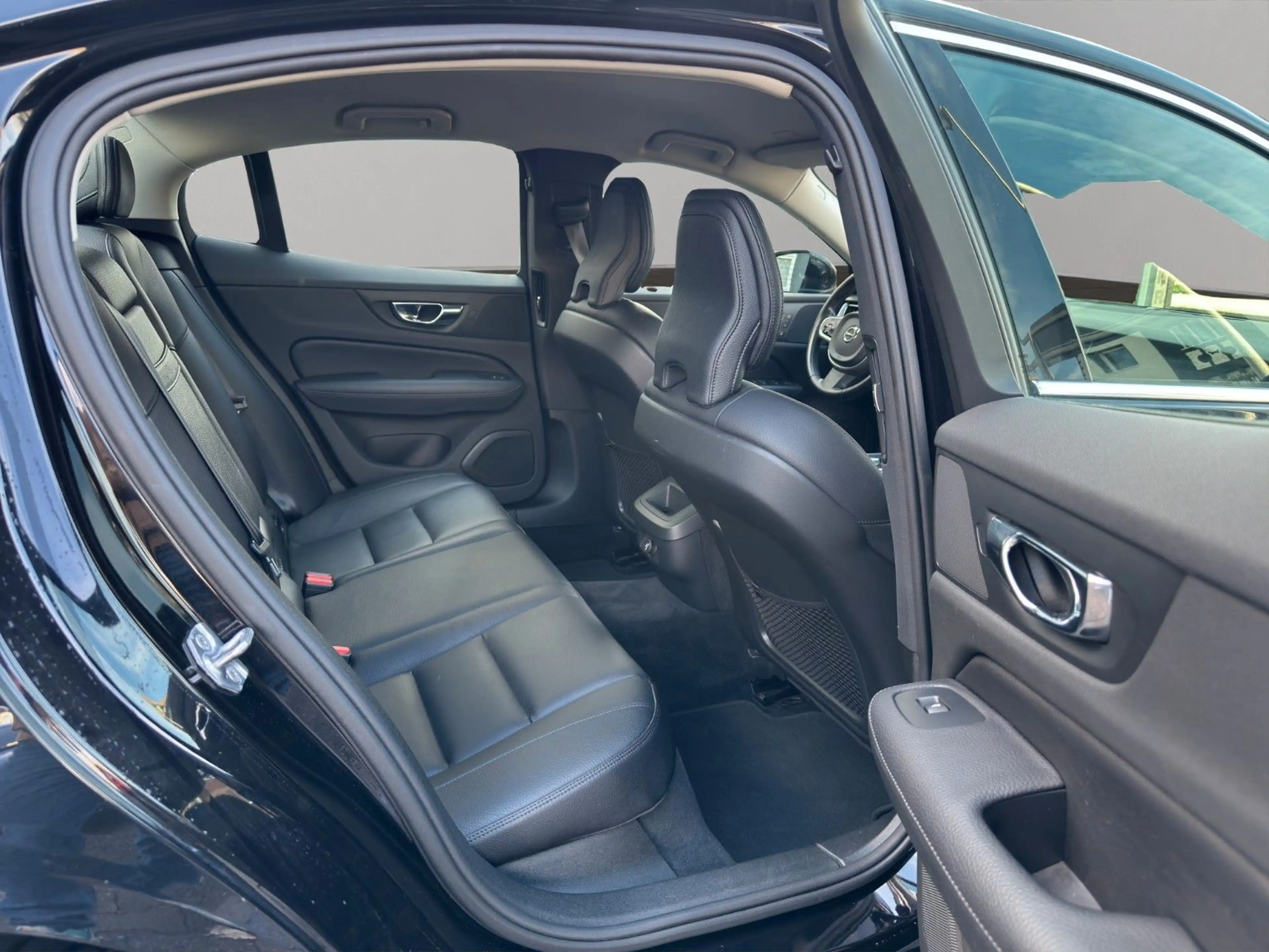 Volvo S60 Inscription/NAV/SHZ/SCHECKHEFT/LED/LM — photo 19