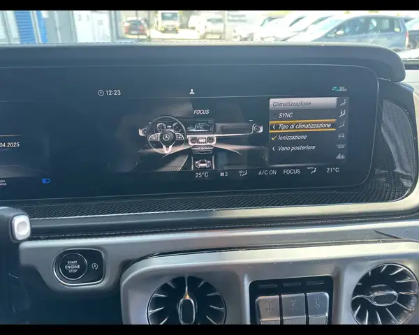 Mercedes-Benz G-Class view 22