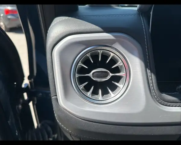 Mercedes-Benz G-Class view 29