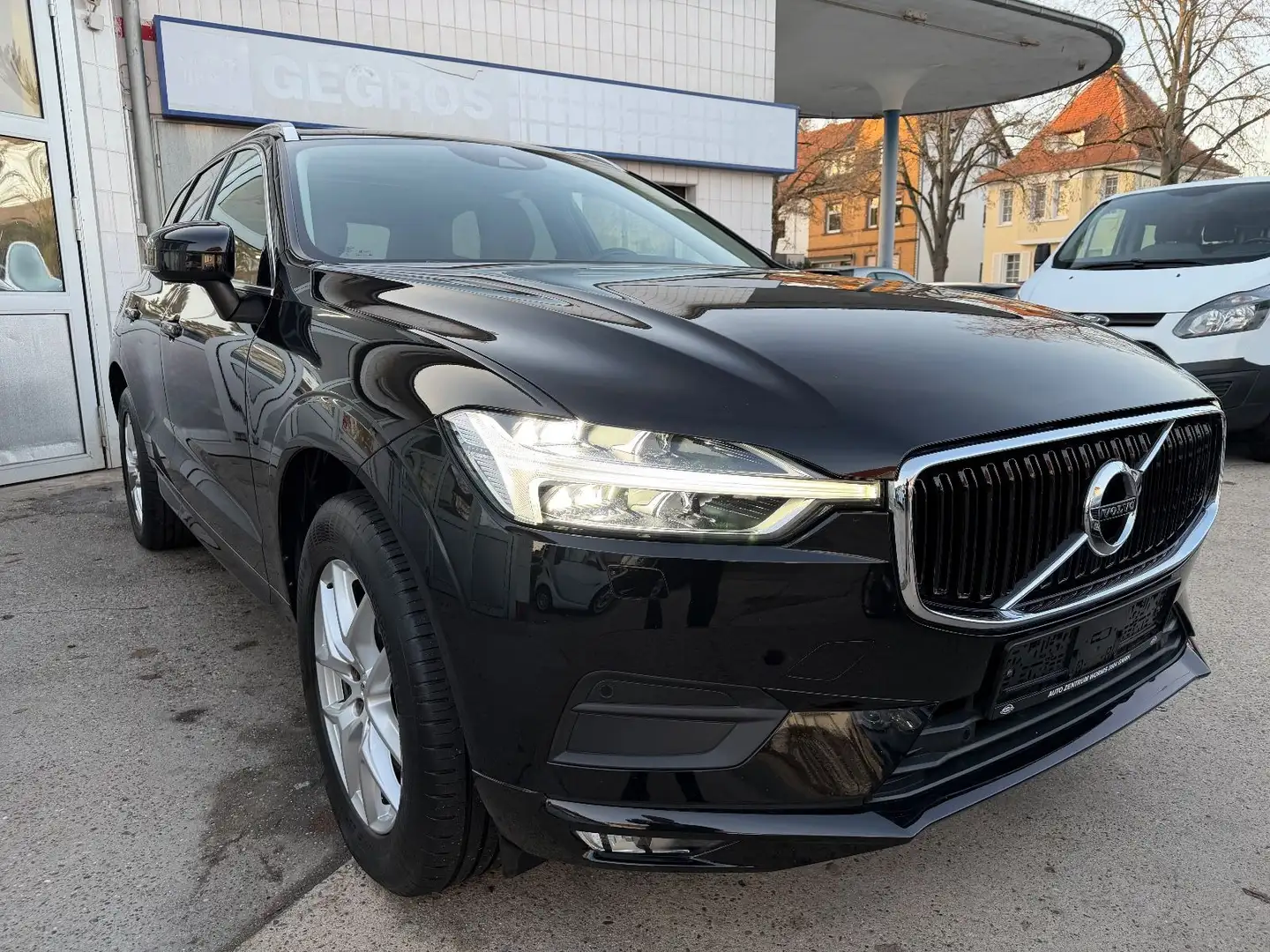 Volvo XC60 B4 AWD *2.Hand*Pano*Leder*H&K*BLIS* Schwarz - 1