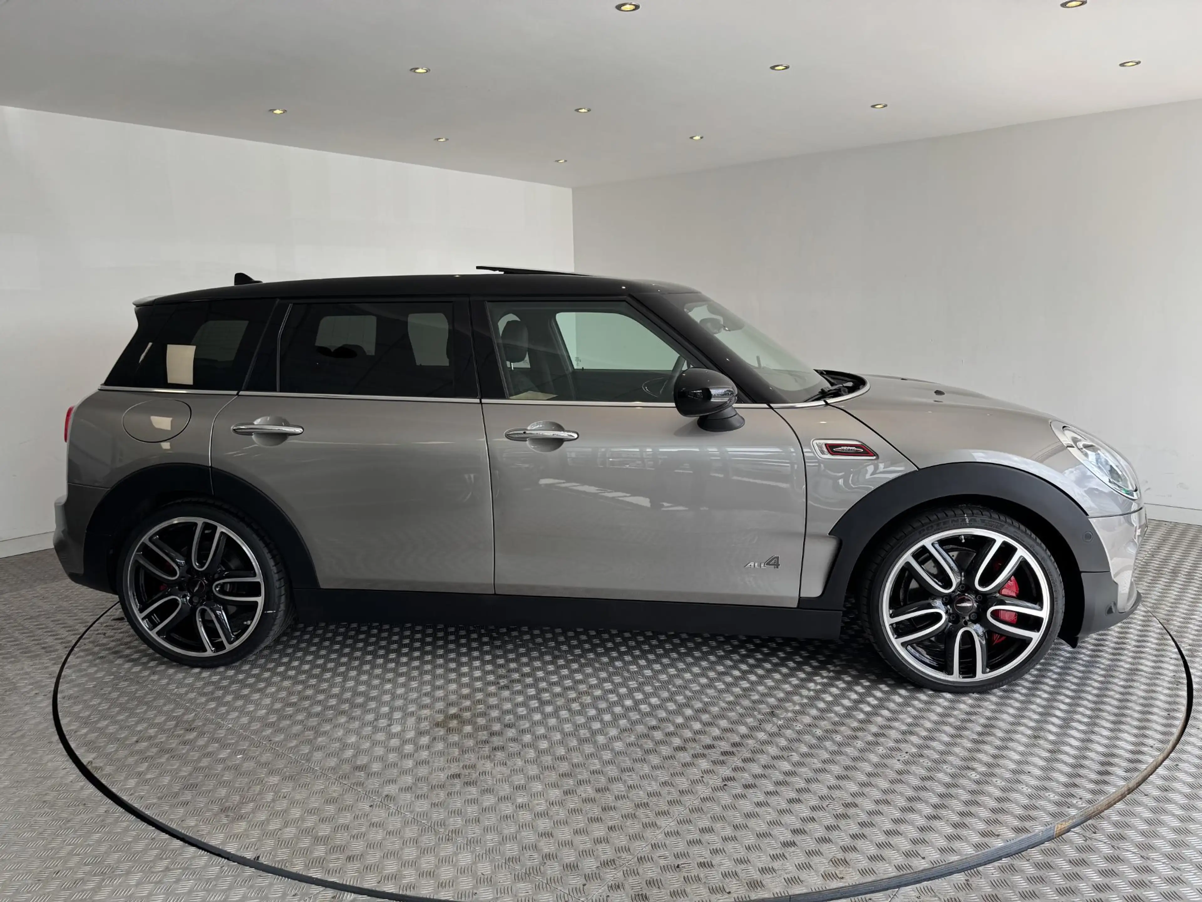 MINI John Cooper Works Clubman 2.0 ALL4 Chili — photo 31