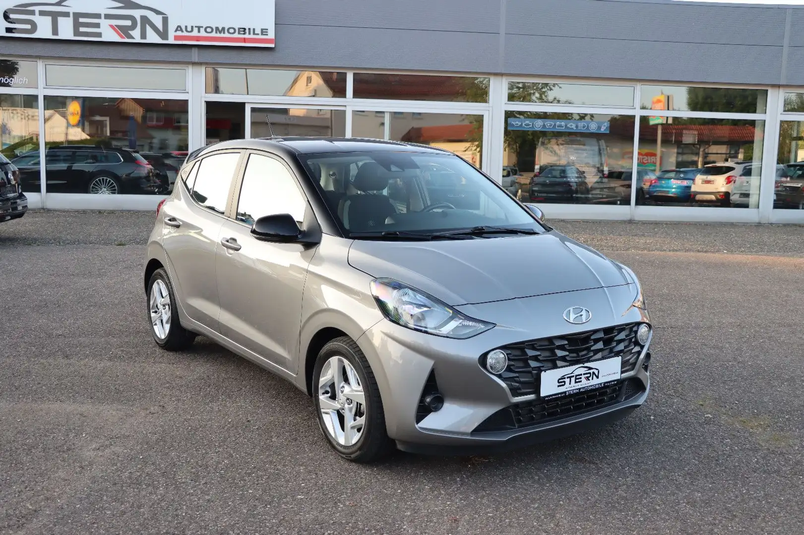 Hyundai i10 Trend l AUTOMATIK l 1.HAND l Schwarz - 1