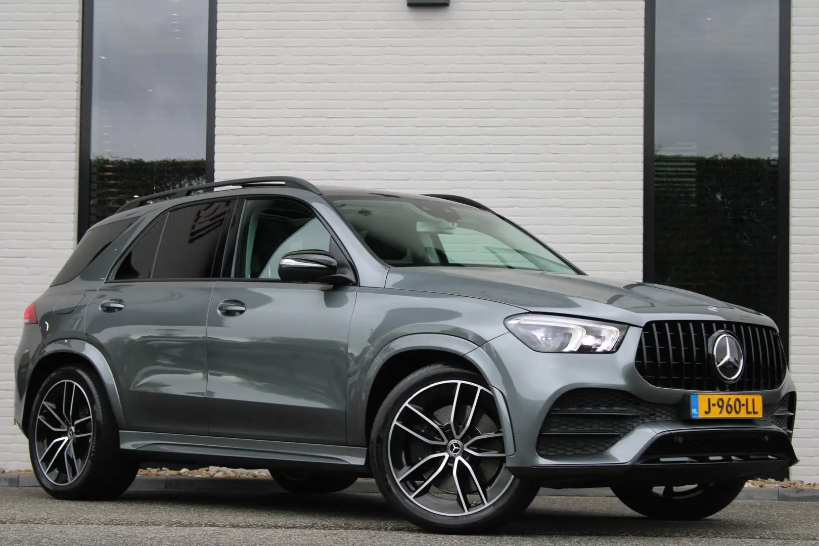 Mercedes-Benz GLE 450 4MATIC / AMG / Panorama / Nightpakket / Burmester Grijs - 1
