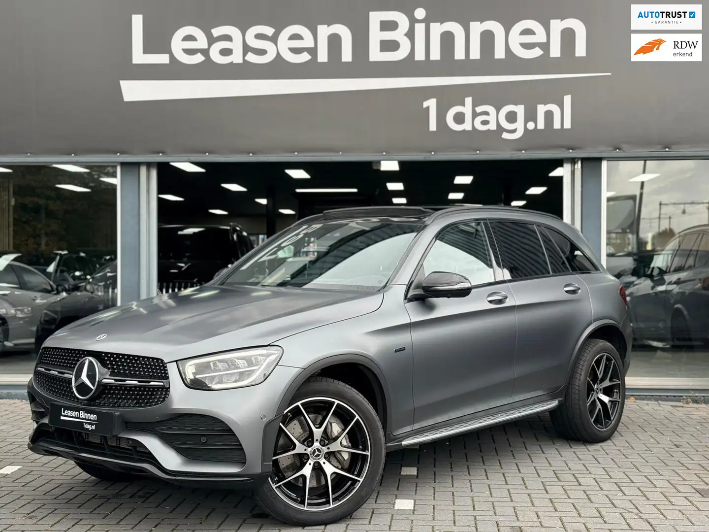 Mercedes-Benz GLC 300 AMG 300e 4MATIC PANO/MEMORY/360/SFEER/TREKHAAK Grijs - 1