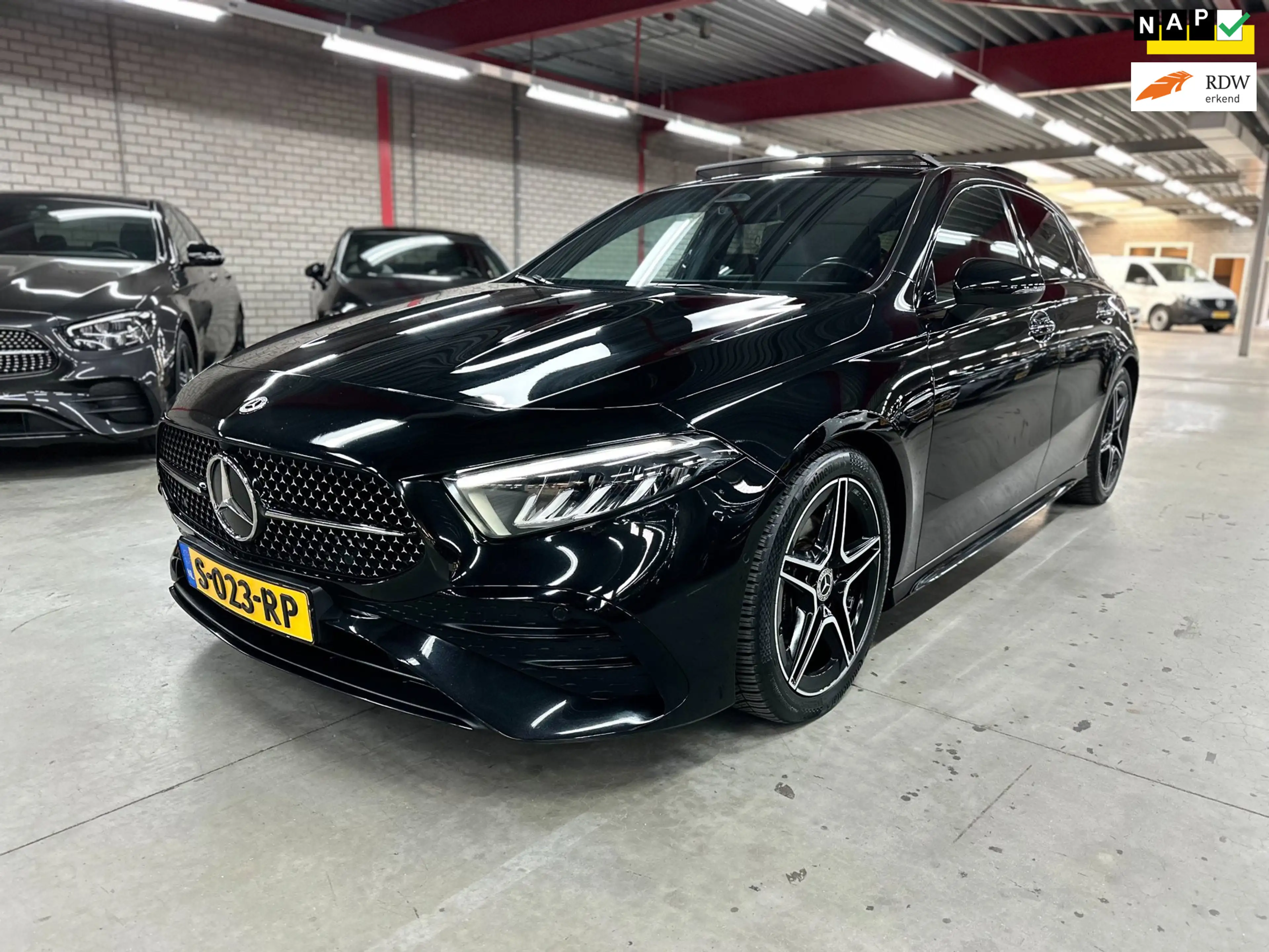 Mercedes-Benz A 180 AMG Line, Pano, Org NL, BTW!
