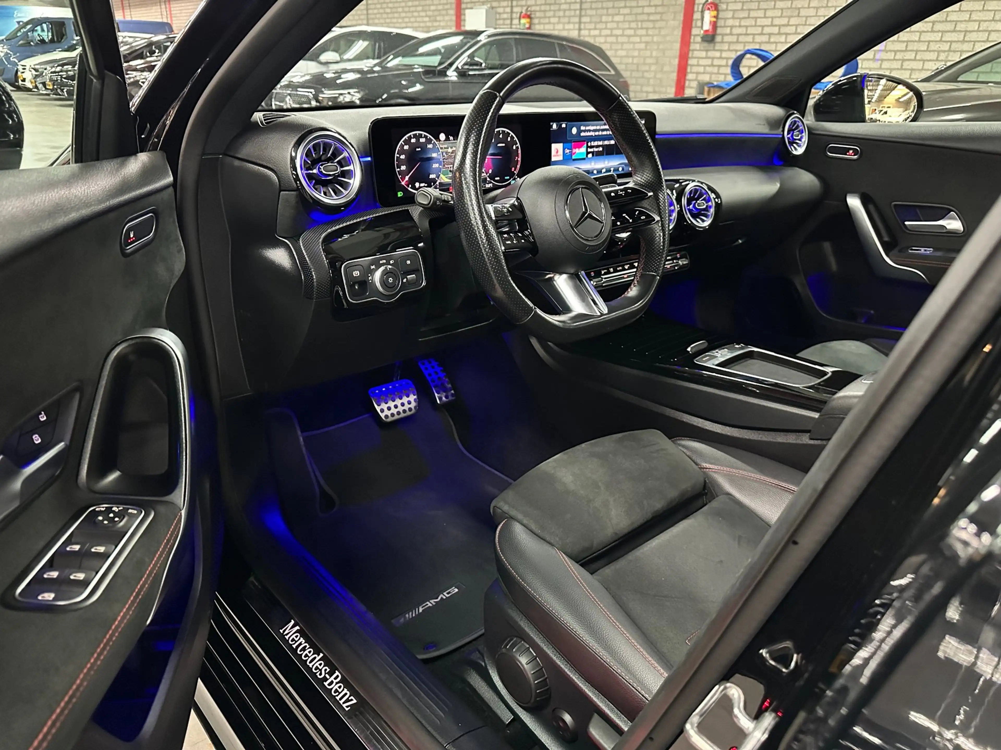 Mercedes-Benz A 180 AMG Line, Pano, Org NL, BTW! — photo 12