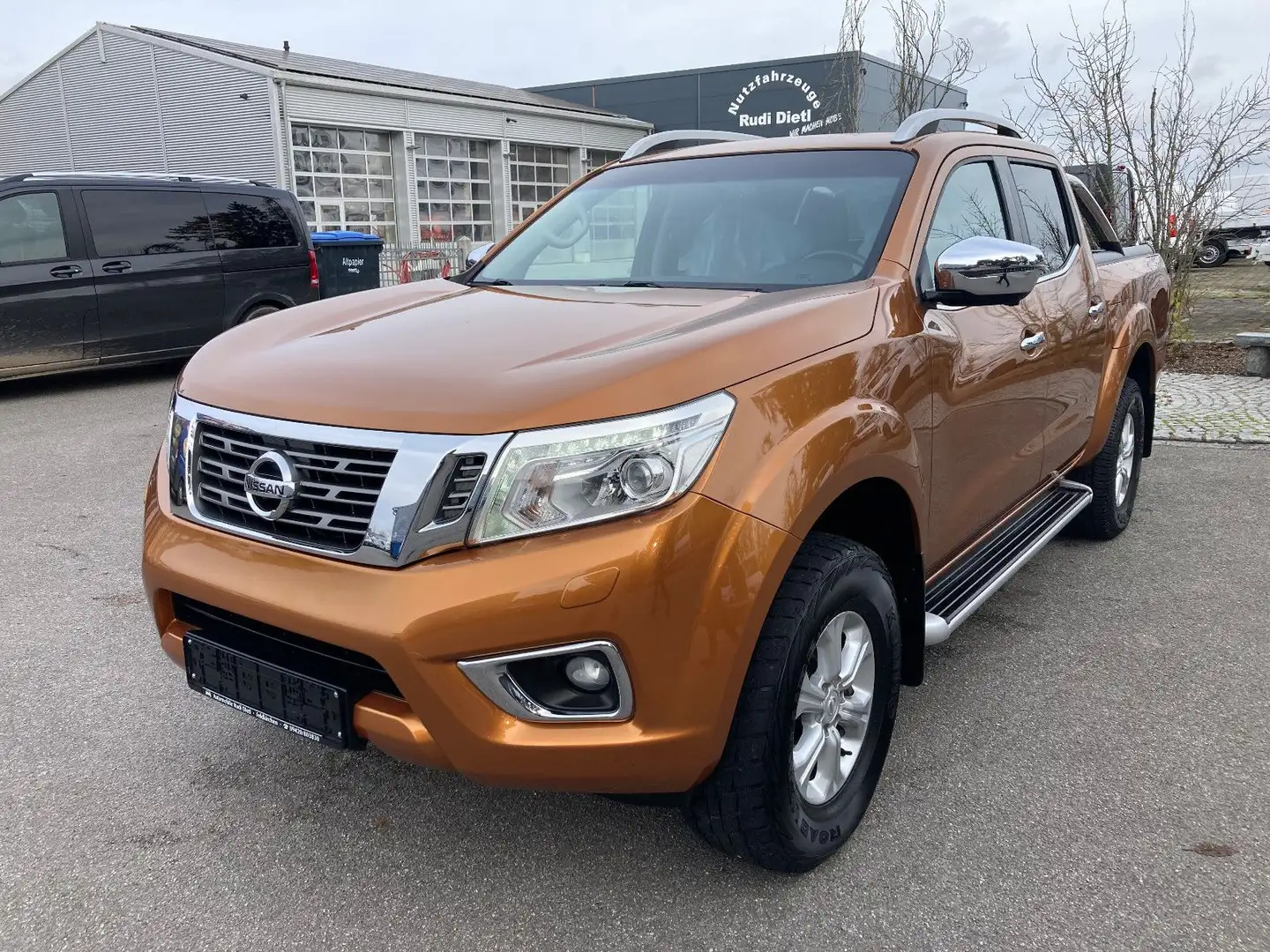 Nissan Navara NP300 DC 4x4 *360° Kamera*AHK*Klimaautom Orange - 1
