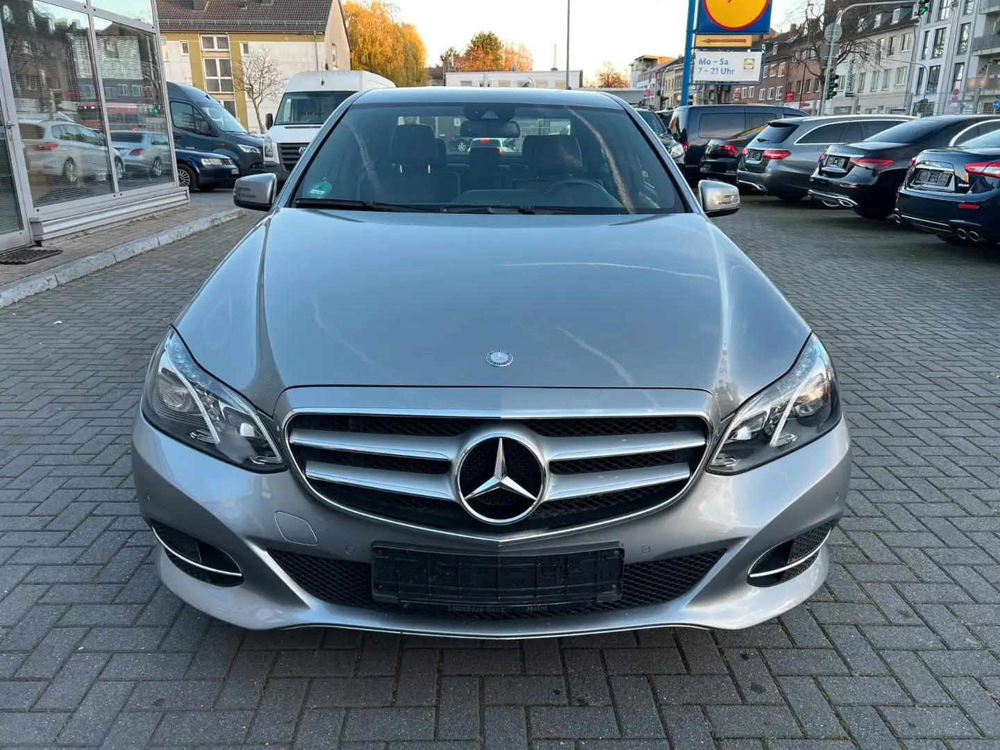 Mercedes-Benz E 200 E Limousine E 200 CGI BlueEfficiency Silber - 2