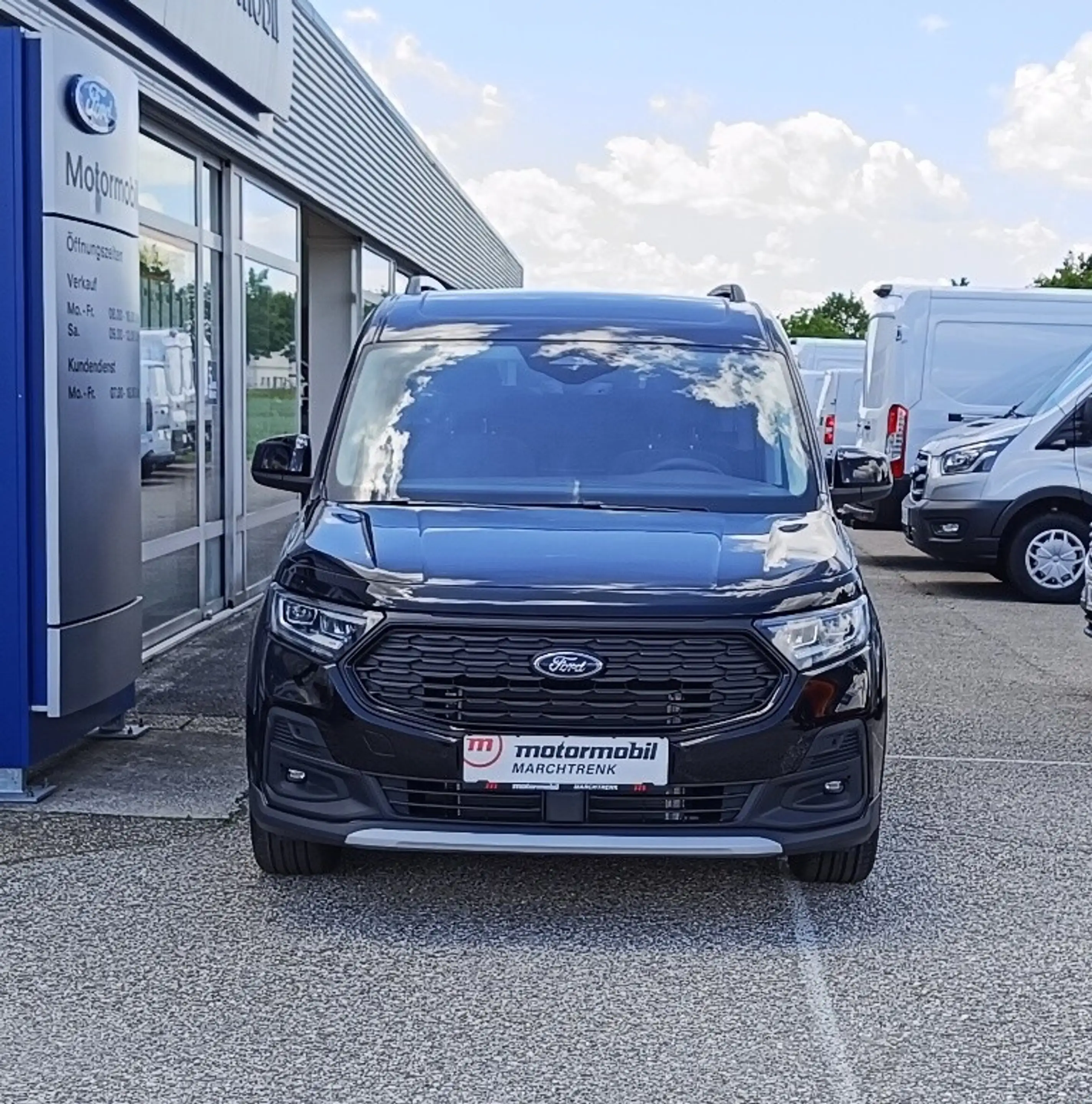 Ford Grand Tourneo Connect 2,0 EcoBlue L2 AWD Active — photo 2