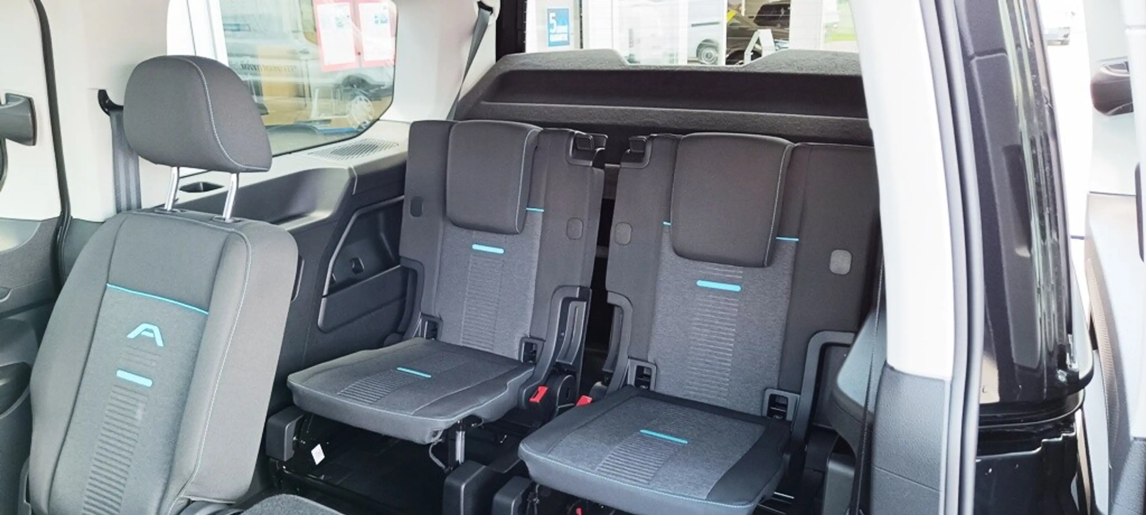 Ford Grand Tourneo Connect 2,0 EcoBlue L2 AWD Active — photo 12