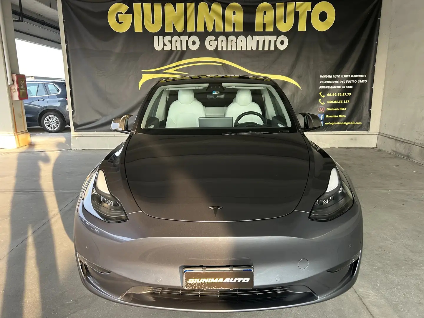 Tesla Model Y Long Range Dual Motor awd Grau - 2