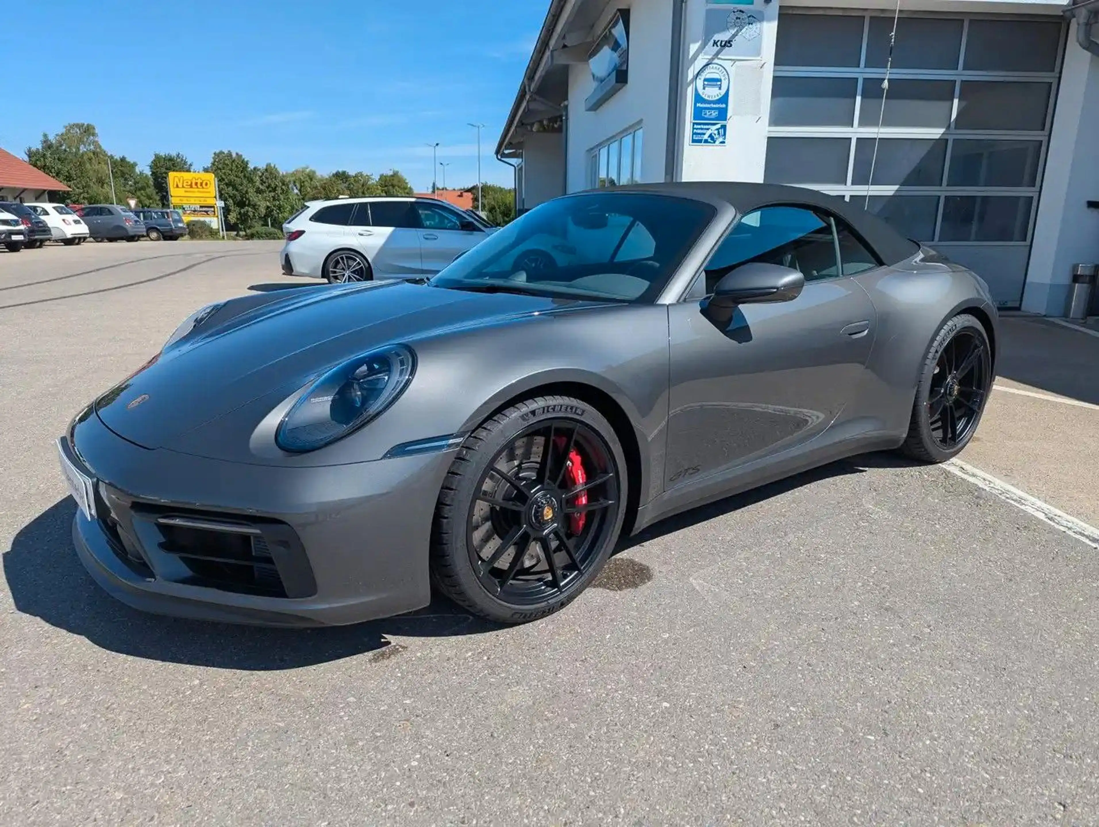 Porsche 911 Carrera 4 GTS Cabriolet1.Hand neuwertig Lift