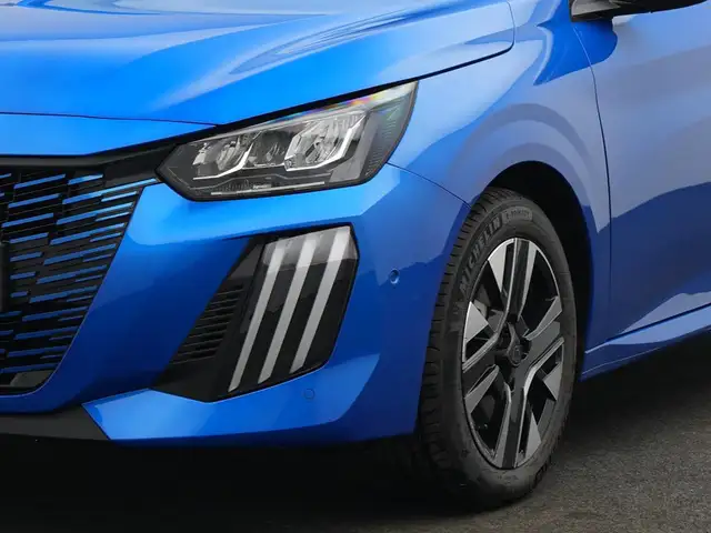 Peugeot 208 view 11