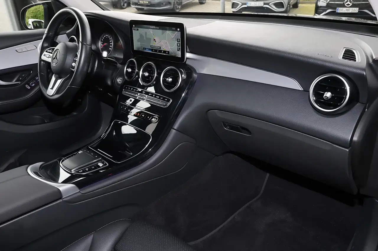 Mercedes-Benz GLC 300 de 4MATIC KAMERA+TOTWINKEL+MBUX+LED+19" 7