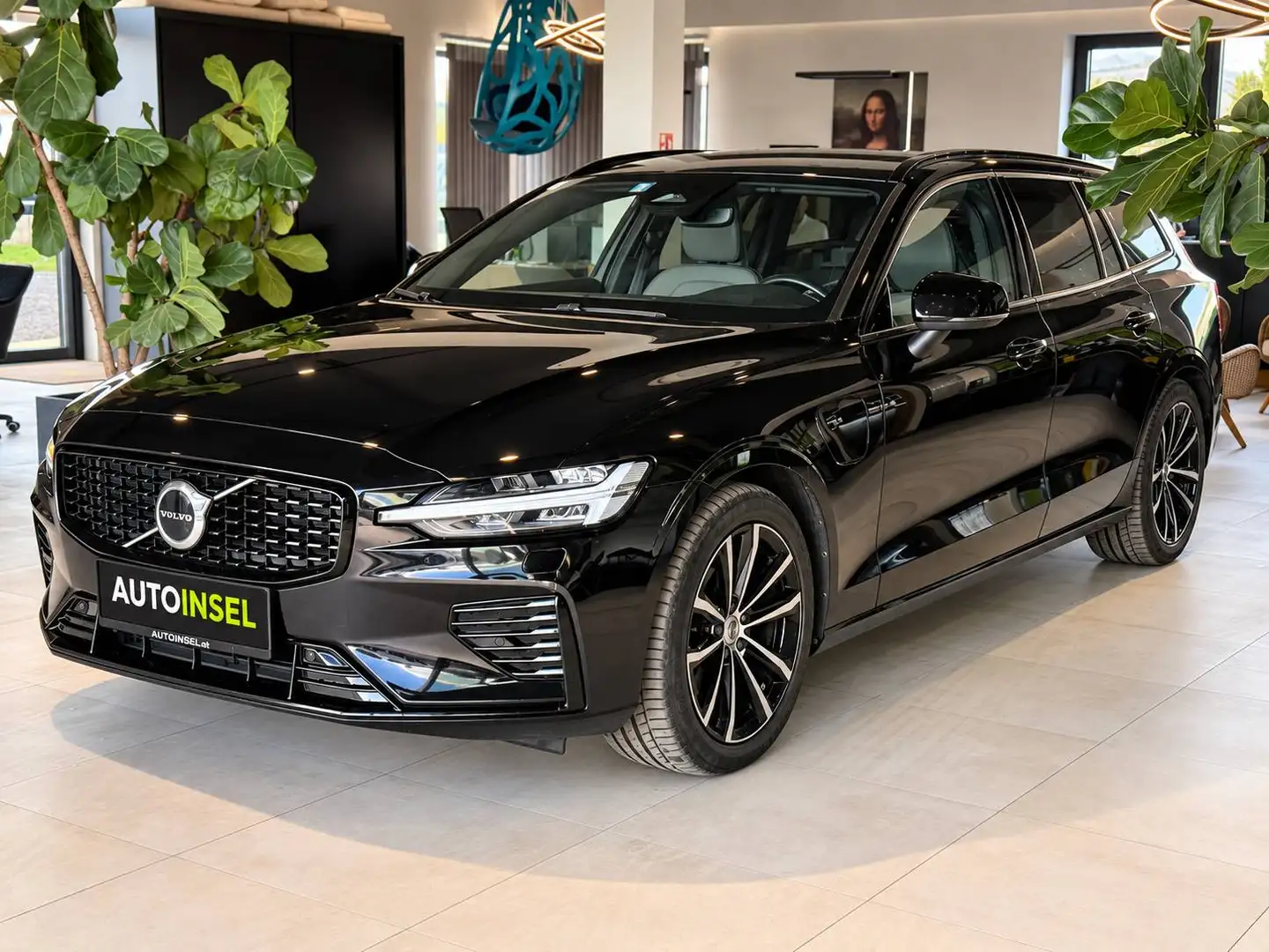 Volvo V60 T8-AWD-Recharge+Harman-Kardon+Memorie-Sitze+Elektrische-Sitze+Navi+Kamera+Virtual-Cockpit+Sitzheizung+Lenkrad-Heizung Schwarz - 2