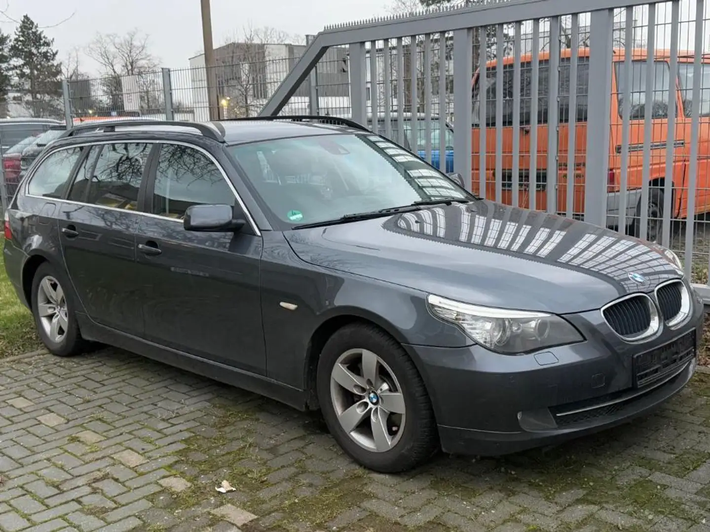 BMW 520 520d Touring Edition Lifestyle,Navi,Xenon,Pdc,AHK Grau - 1