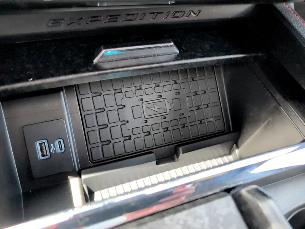 Ford Expedition снимка Ford Expedition