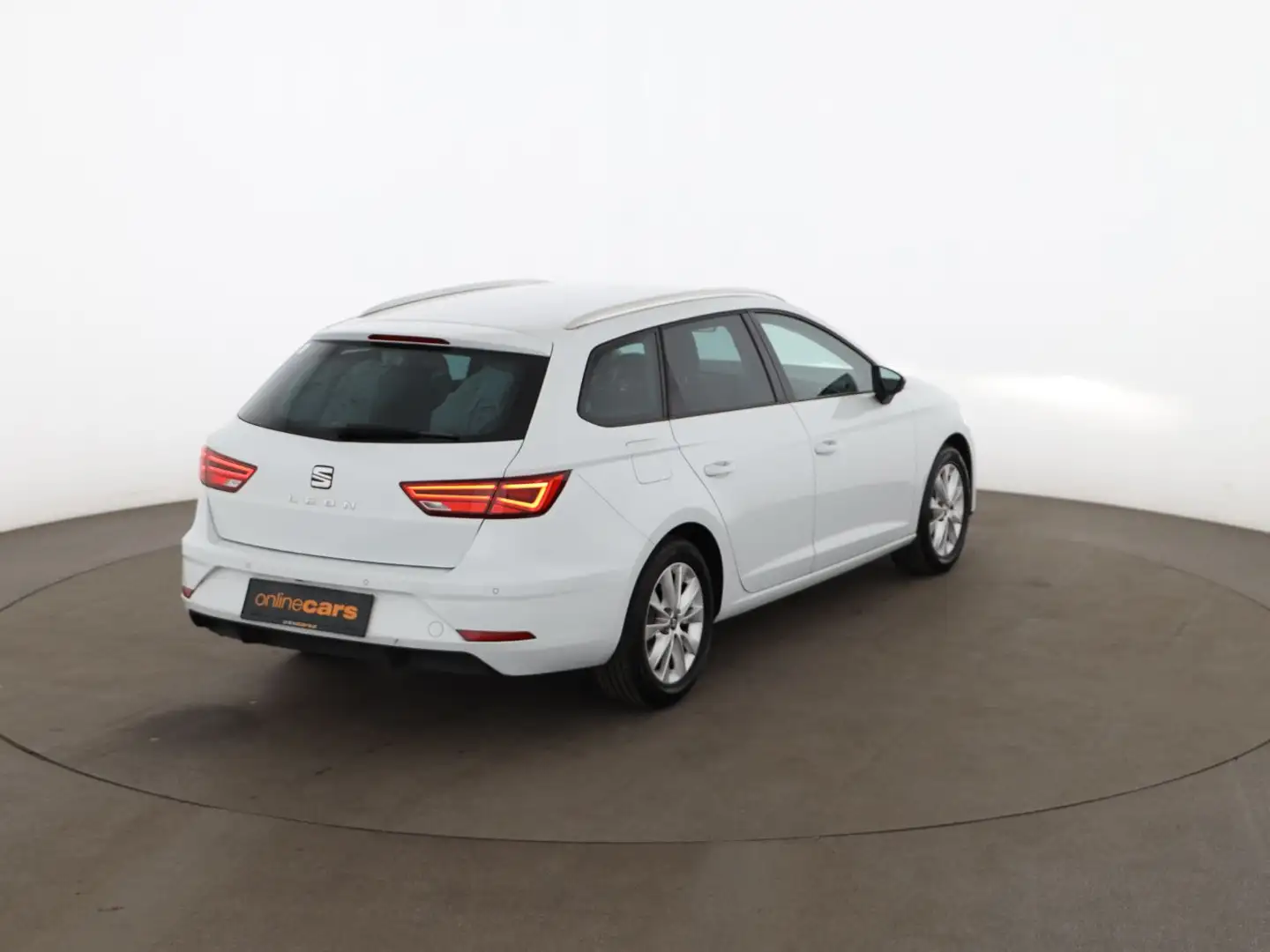 SEAT Leon ST 1.6 TDI Aut LED RADAR NAVI SITZHZG R-CAM Weiß - 2