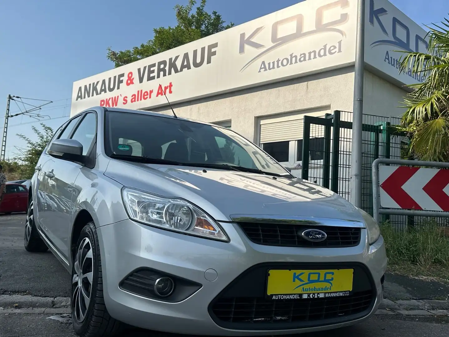 Ford Focus 2,0TDCi PowerSh. DPF Style Turnier Stříbrná - 1
