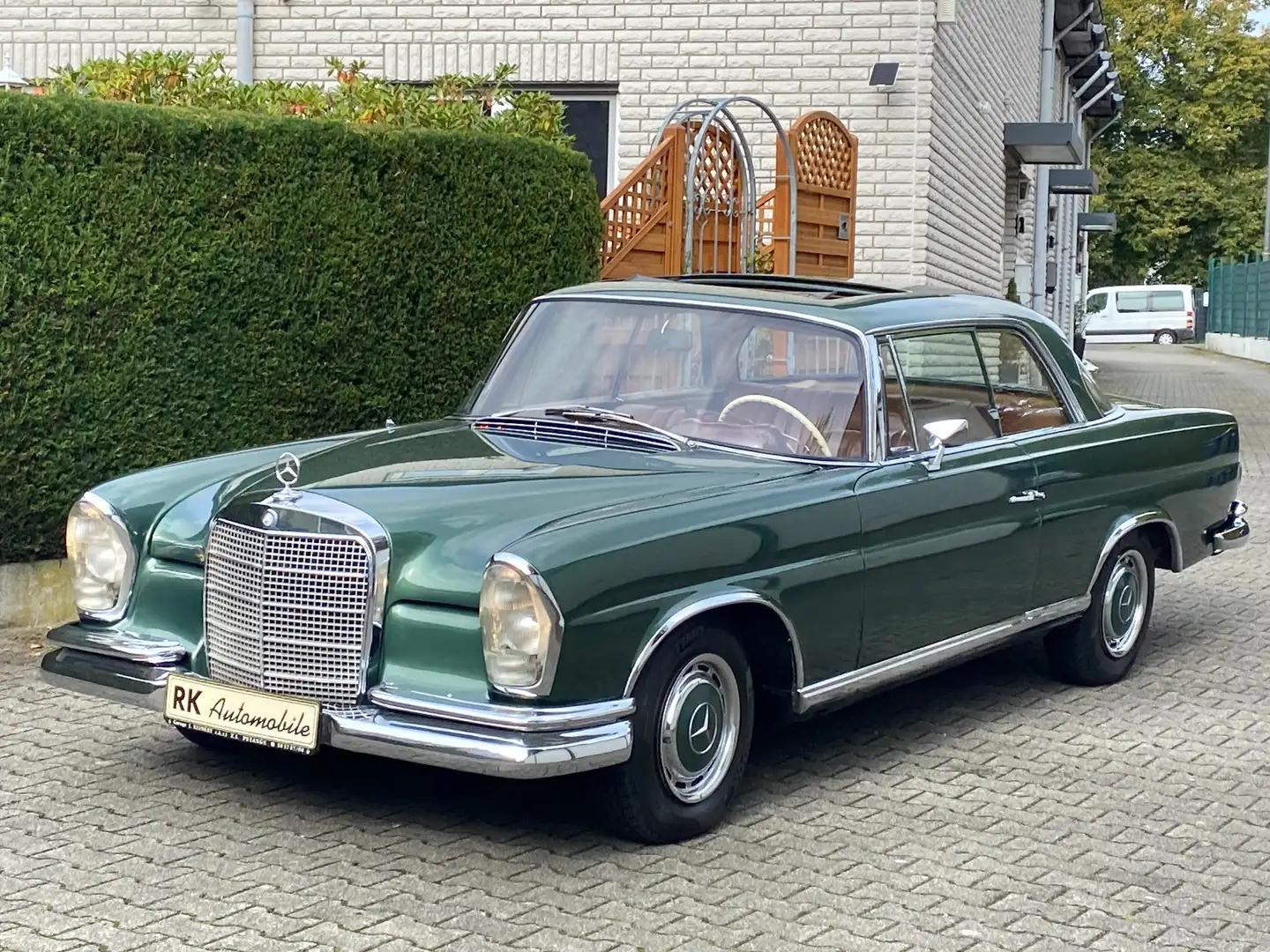 Mercedes-Benz 280 W111 Coupe Green - 2